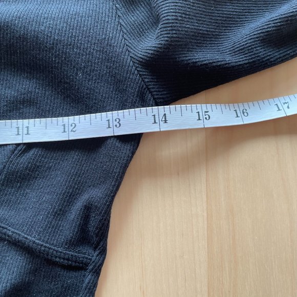 3For$20/Garage Crop Top With Long Sleeves - Picture 6 of 7